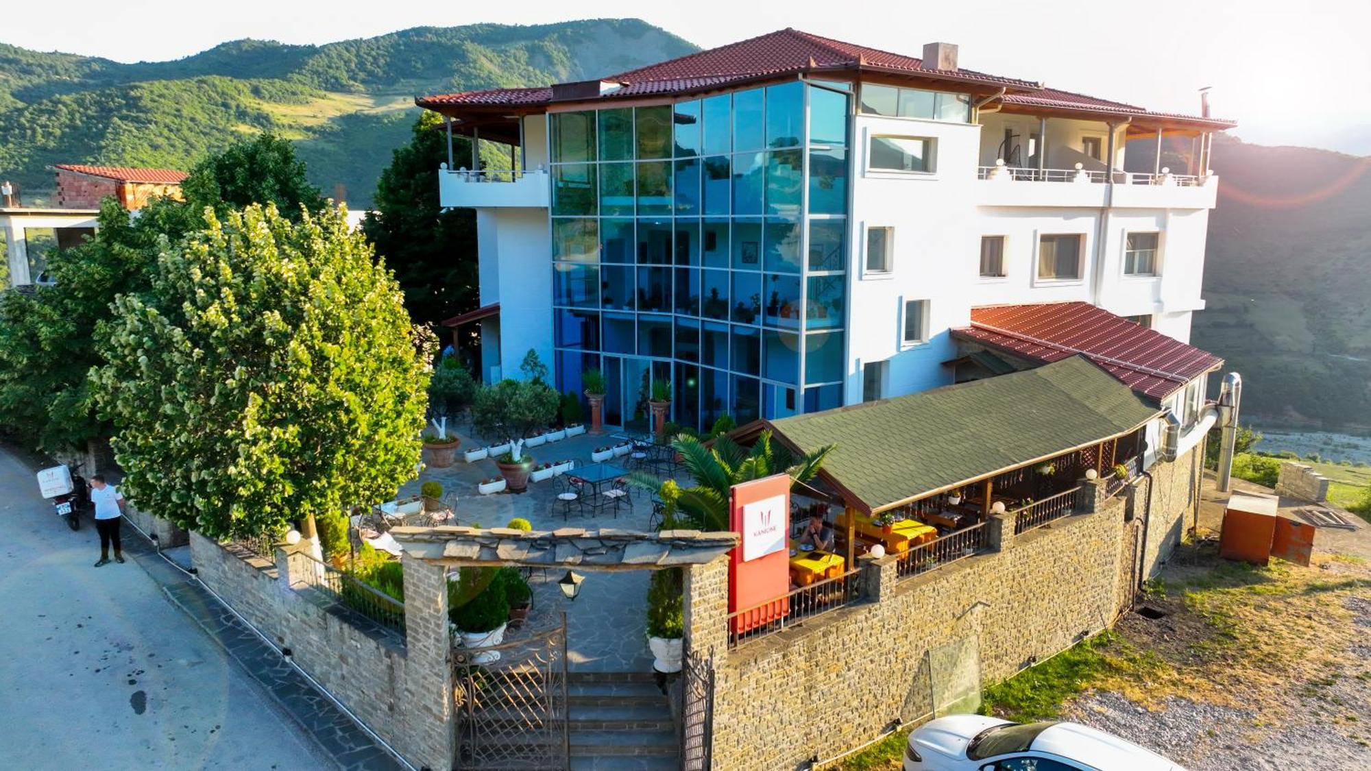 Hotel Kanione Cerenisht Extérieur photo