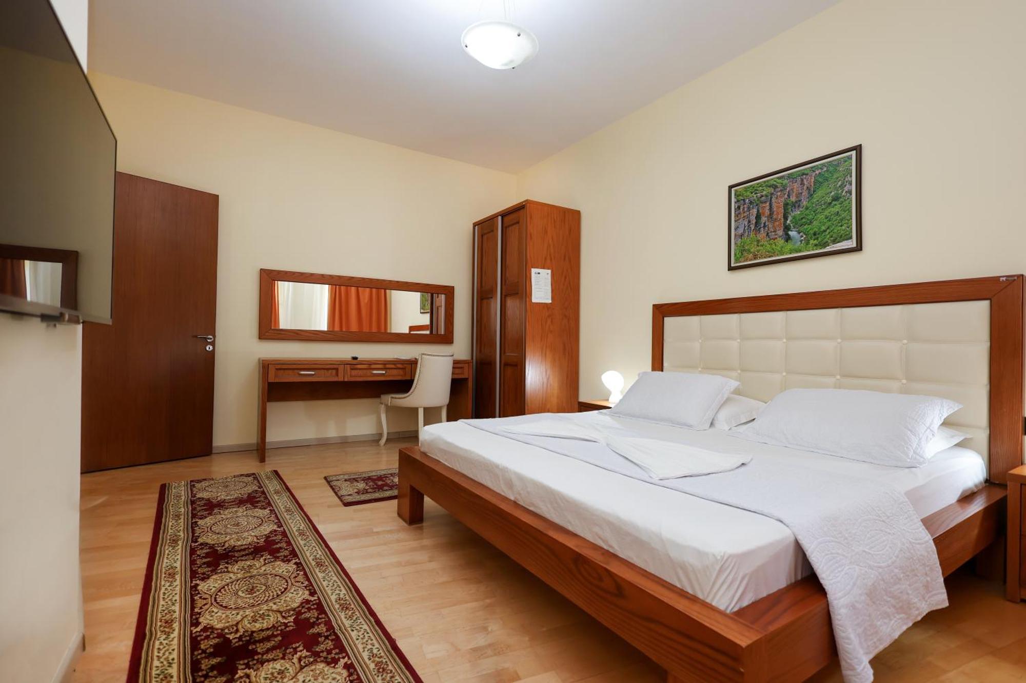 Hotel Kanione Cerenisht Extérieur photo