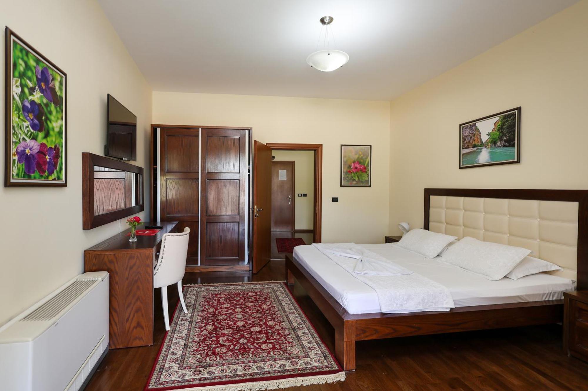 Hotel Kanione Cerenisht Extérieur photo