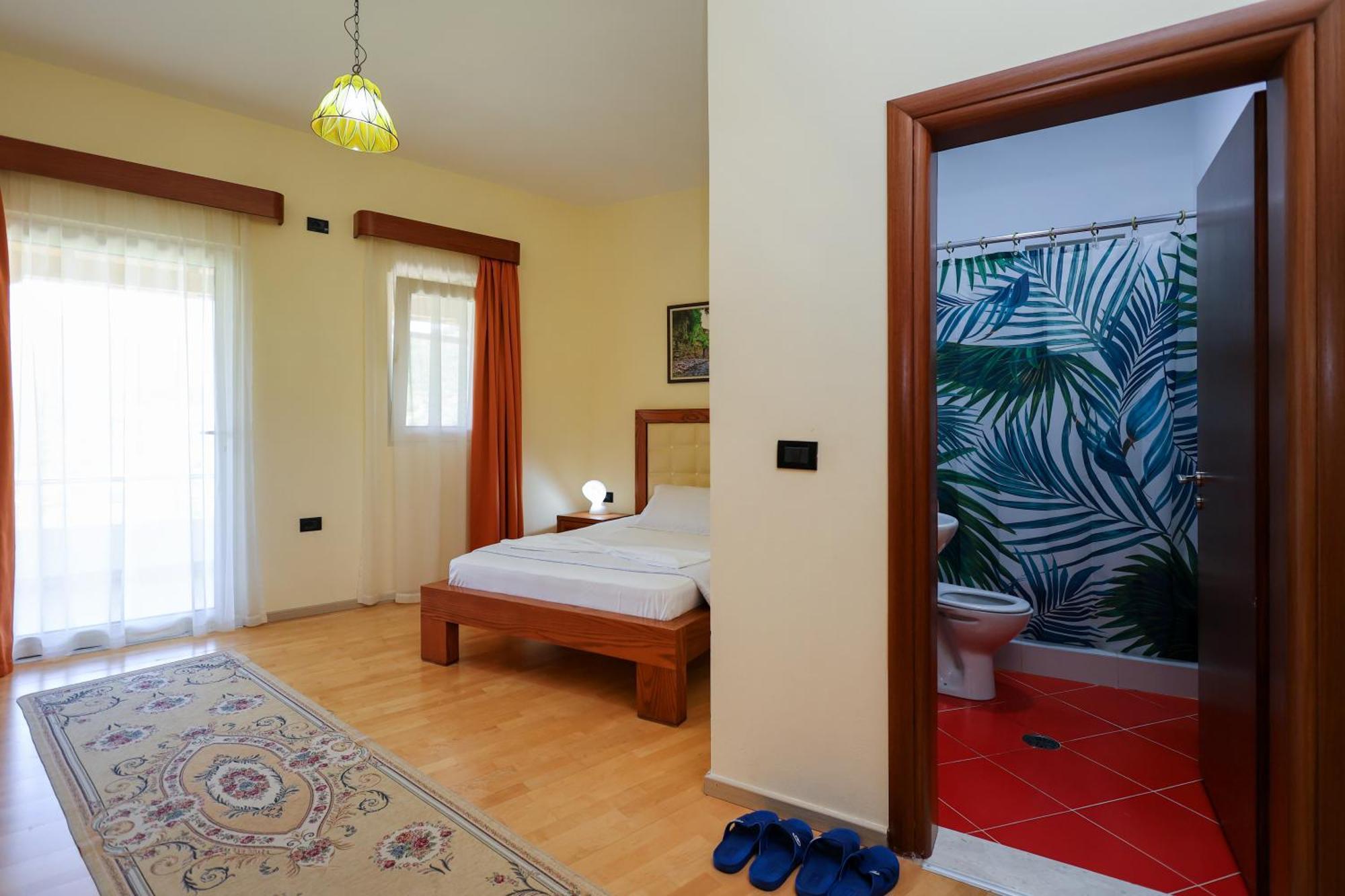 Hotel Kanione Cerenisht Extérieur photo