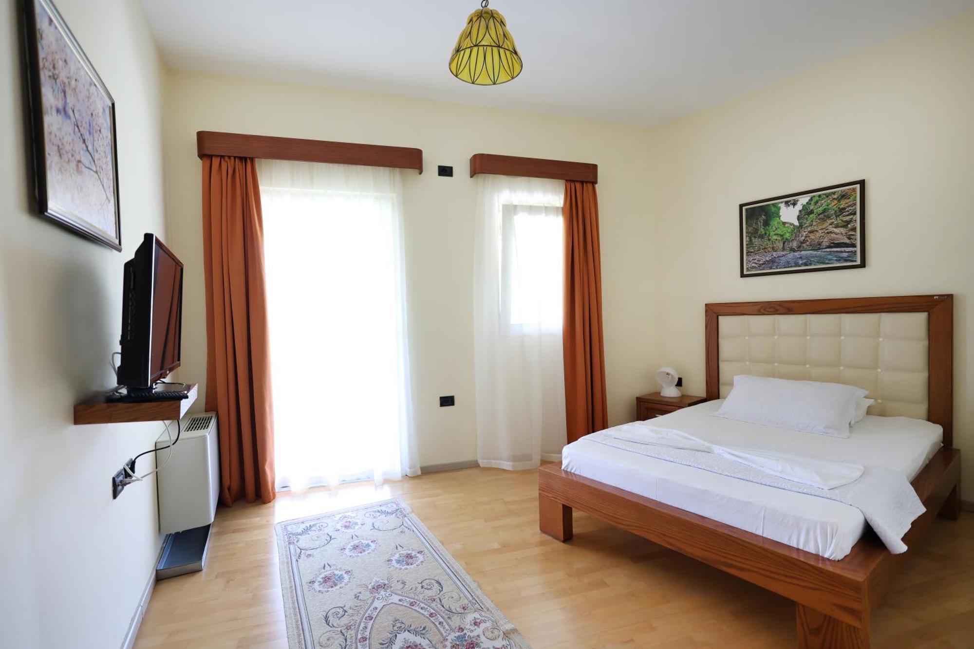 Hotel Kanione Cerenisht Extérieur photo