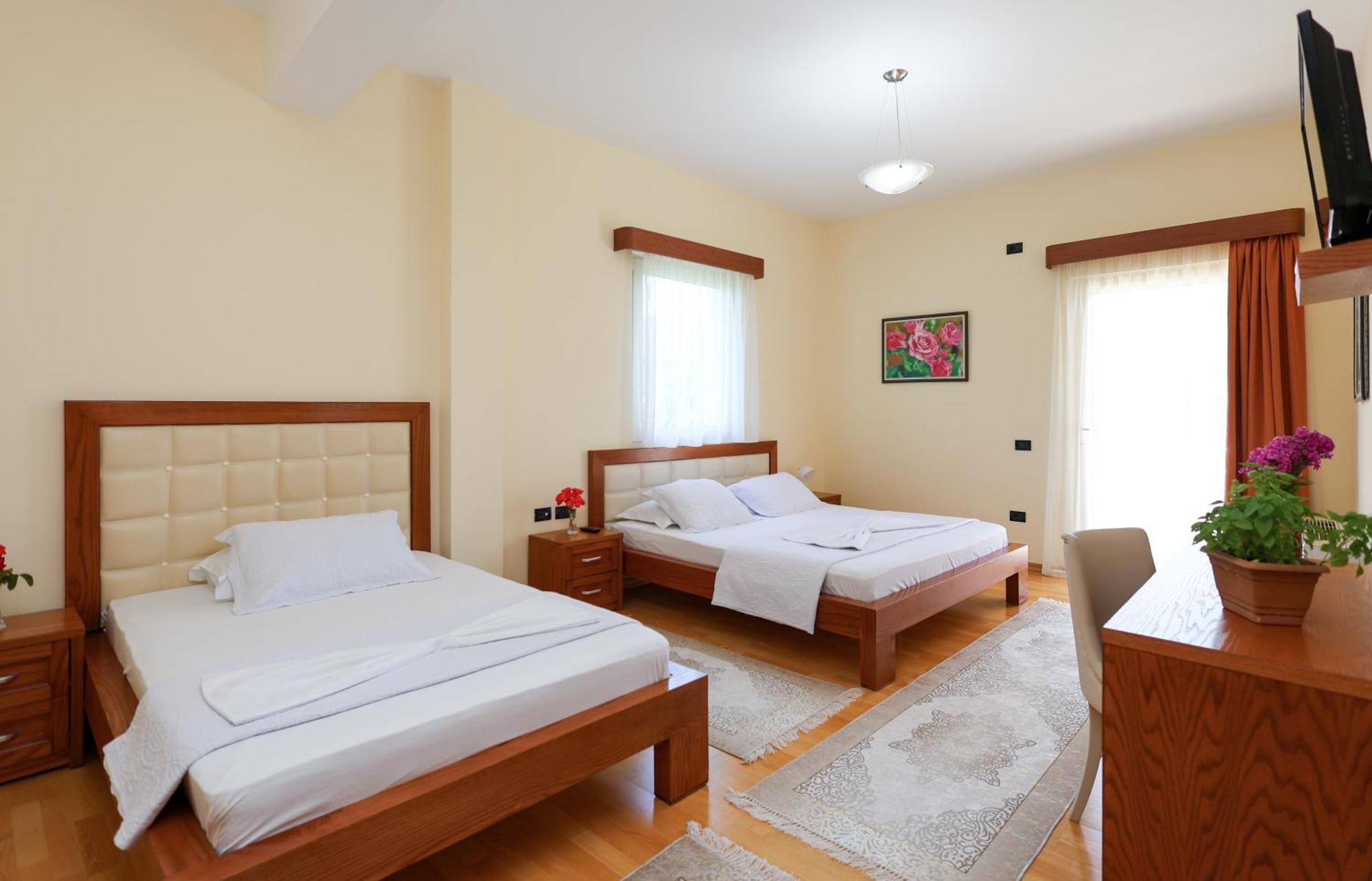 Hotel Kanione Cerenisht Extérieur photo