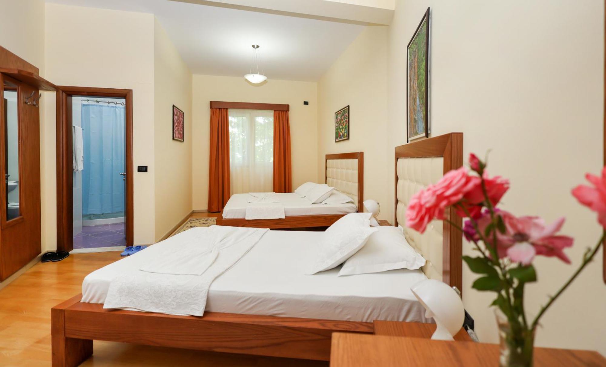 Hotel Kanione Cerenisht Extérieur photo